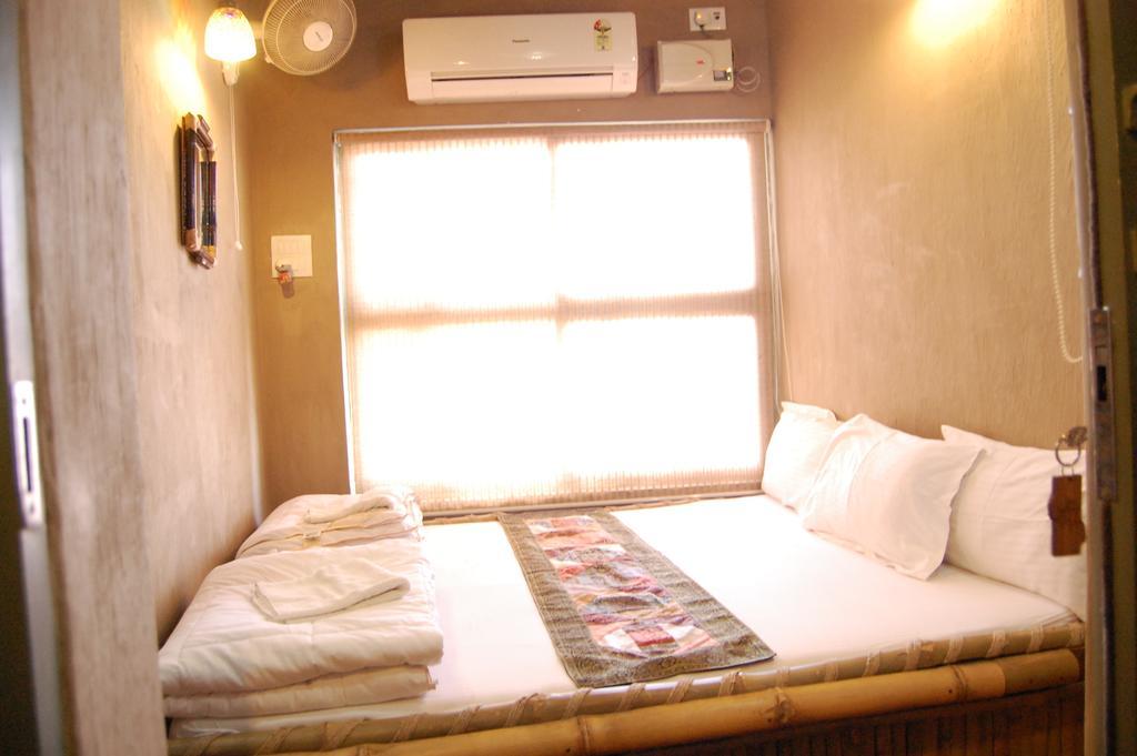Shri Guest House Varanasi Room photo